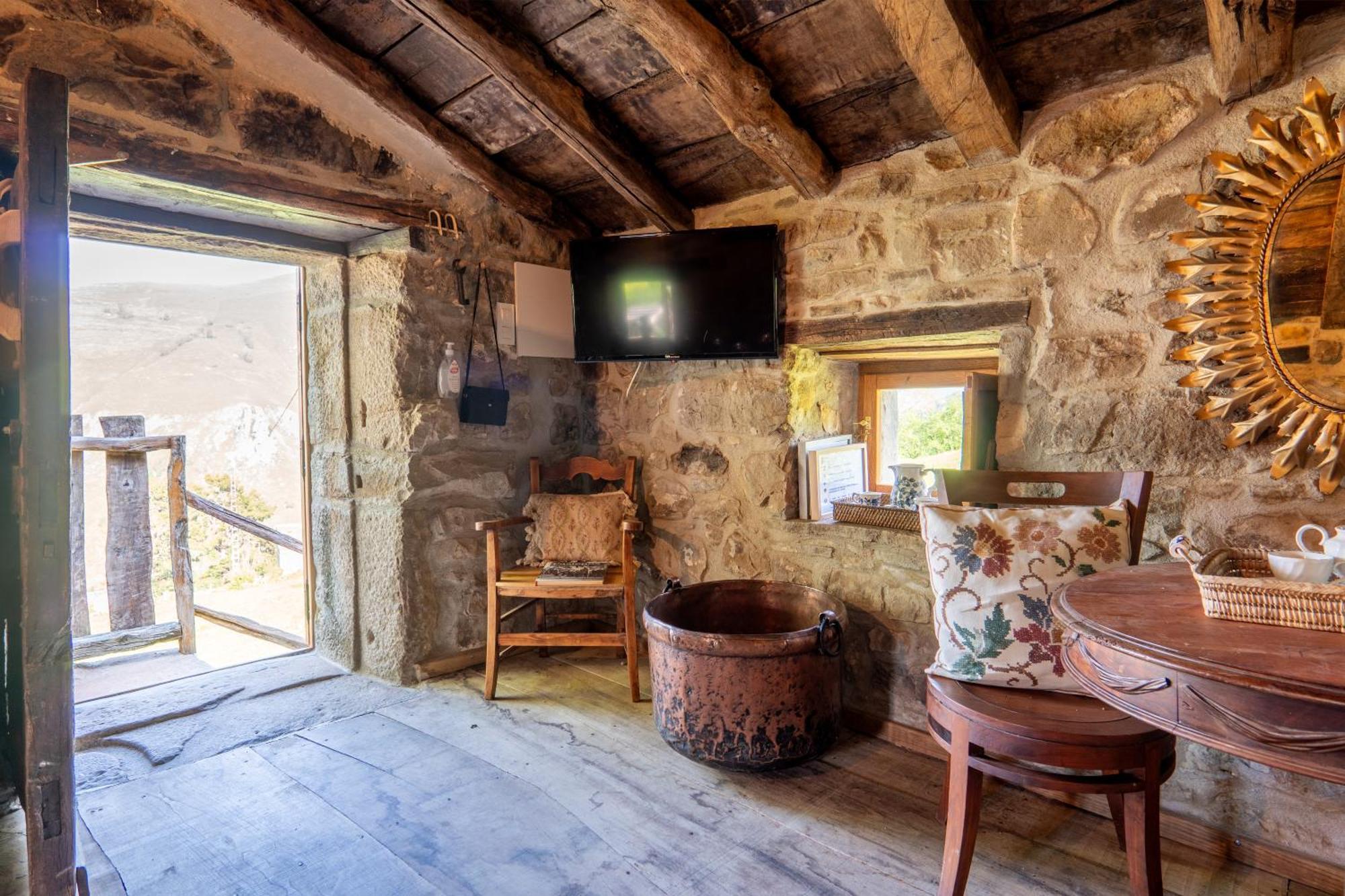 Vivienda Pasiega Lo Lucas 1920 San Roque de Ríomiera Екстериор снимка